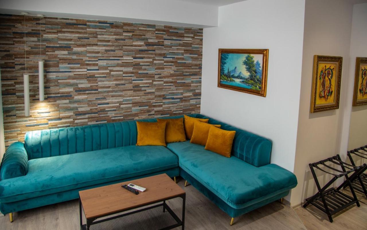 Lucas Central Premium Studios Tirana Eksteriør billede